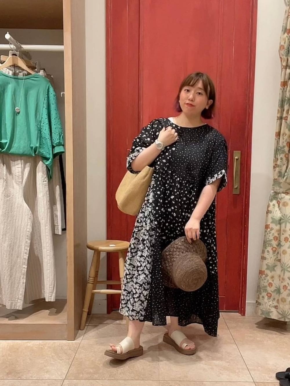 「低身長、カジュアル、ベーシック/シンプル、ワンピース、コスメ、studio CLIP、おでかけ、おうち時間」｜「studio CLIPの軽らくトングサンダル（サンダル、ホワイト系）」を使った、み と ず と きさん（レディース・152cm）の夏コーディネートの4枚目の写真