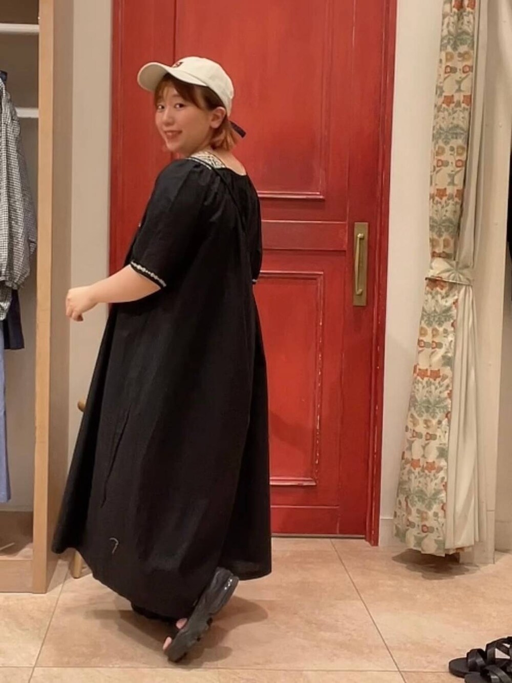 「低身長、カジュアル、ベーシック/シンプル、ワンピース、studio CLIP」｜「studio CLIPの刺繍切り替えワンピース（ワンピース、ブラック系）」を使った、み と ず と きさん（レディース・152cm）の夏コーディネートの7枚目の写真