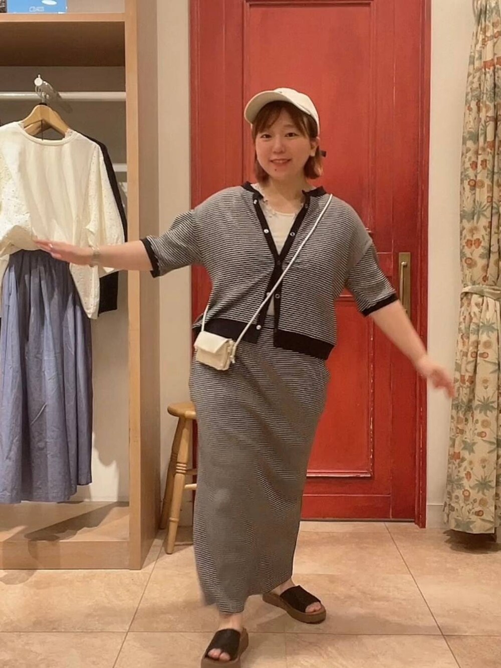 「低身長、カジュアル、ベーシック/シンプル、ナチュラル、夏コーデ、studio CLIP、セットアップ」｜「studio CLIPのミニお財布ショルダー（財布、その他）」を使った、み と ず と きさん（レディース・152cm）の夏コーディネートの4枚目の写真