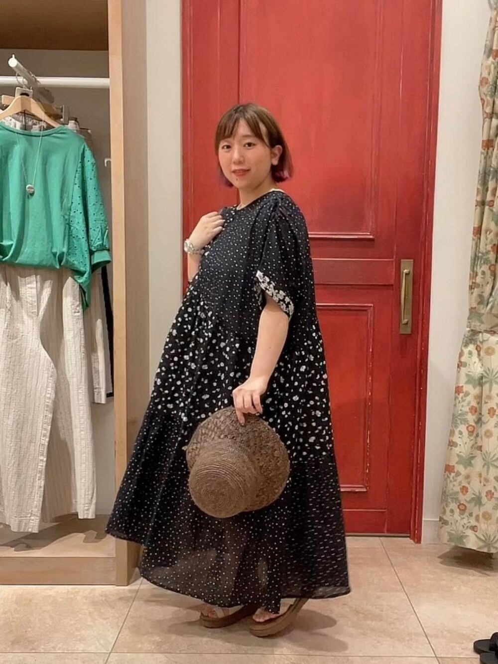 「低身長、カジュアル、ベーシック/シンプル、ワンピース、コスメ、studio CLIP、おでかけ、おうち時間」｜「studio CLIPの軽らくトングサンダル（サンダル、ホワイト系）」を使った、み と ず と きさん（レディース・152cm）の夏コーディネートの3枚目の写真