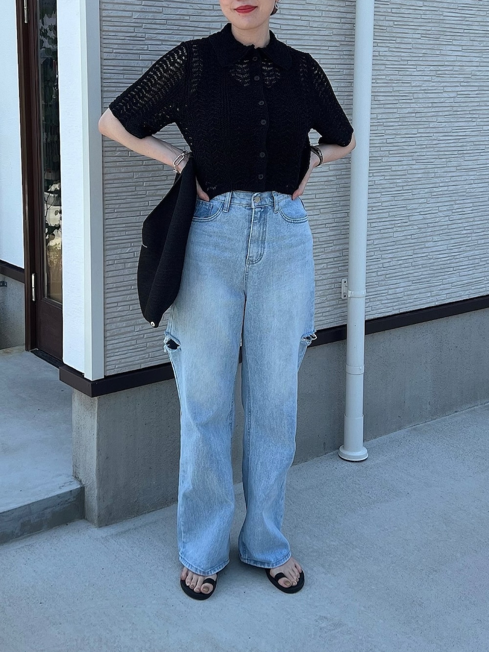 「TODAYFUL、MM6、このスタイルがお気に入り、夏コーデ、デニム、デニムパンツ、デニムコーデ、GLOBAL WORK、ビーチサンダル、大人カジュアル、サンダルコーデ、半袖シャツ、半袖カーディガン、プチプラコーデ、シンプル」｜「TODAYFULのTODAYFUL(トゥデイフル) "Lace Knit Shirts"レースニットシャツ/12210503（シャツ/ブラウス、ブラック系）」を使った、モモコさん（レディース・166cm）の夏コーディネートの2枚目の写真