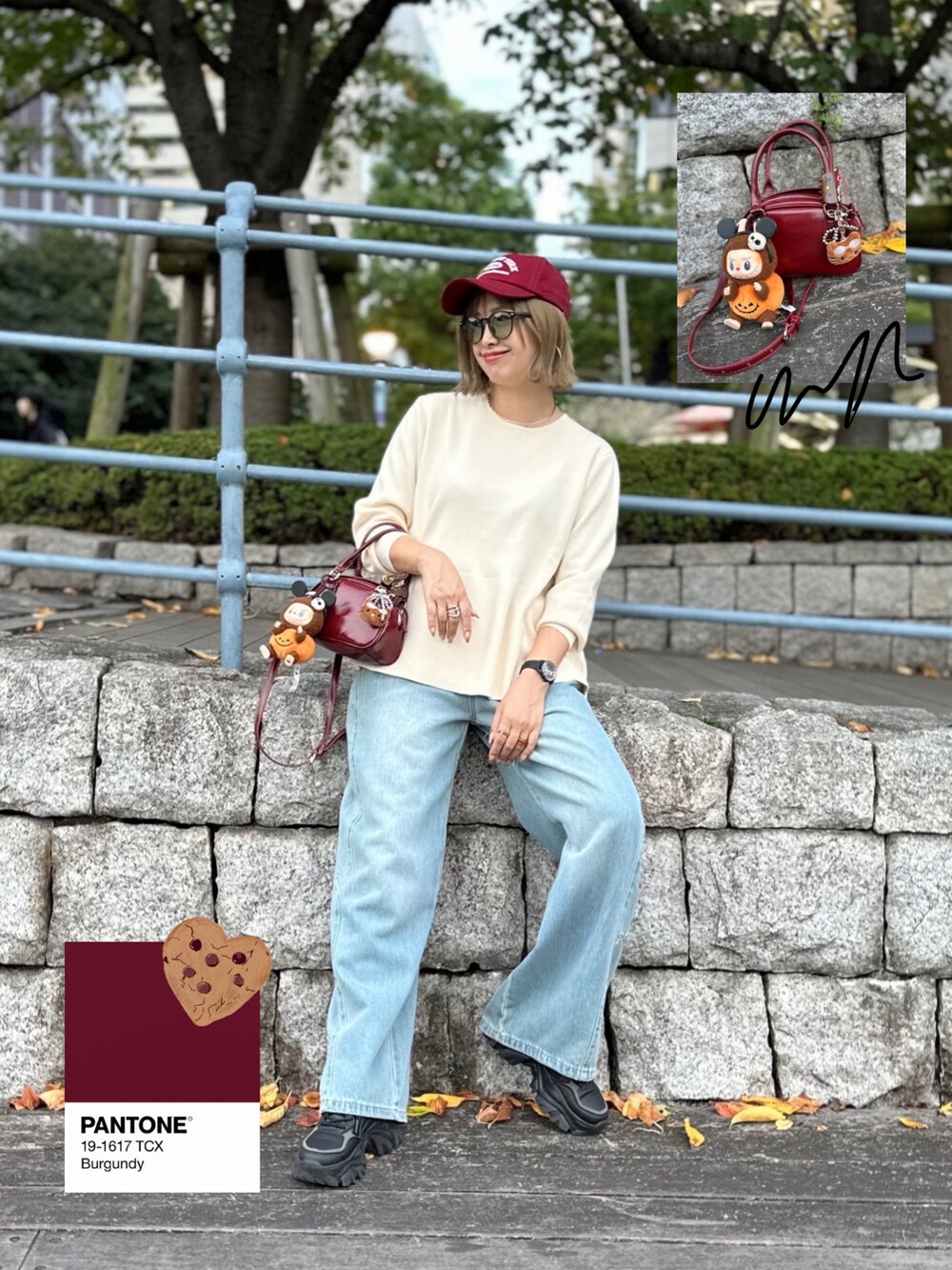 ホワイト系のニット/セーター、ブラック系のスニーカー、ブルー系のデニムパンツを着用したレディースの秋コーディネートの5枚目の写真