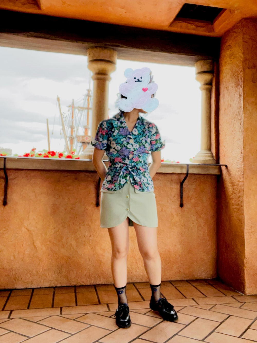「SLY、Vintage Clothing、GU、Dr.Martens、Disney style、springstyle、vintage style、ootd、Disneyコーデ、春コーデ、古着コーデ、おでかけコーデ、おしゃれさんと繋がりたい、思い出アウトフィット」｜「SLYのアイテム（ナイロンジャケット、ブルー系）」を使った、💙🦋🐬さん（レディース・163cm）の夏コーディネートの2枚目の写真