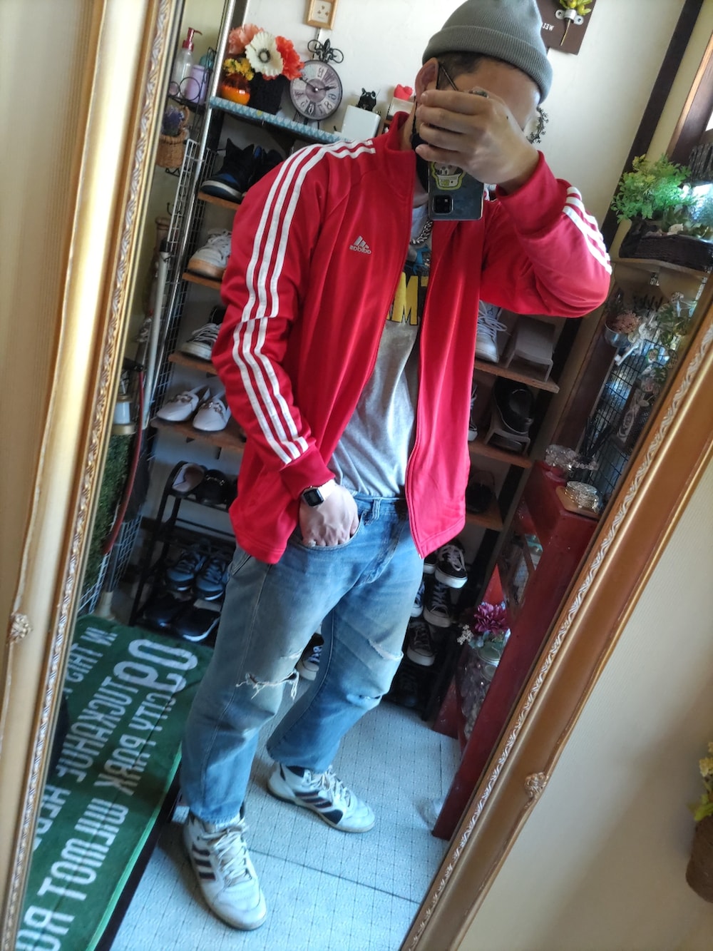 「ヴィンテージ、adidas、ジャージ、ヘインズ、ダイソー」｜「adidasのアイテム（スニーカー、ホワイト系）」を使った、Akiさん（メンズ・176cm）の秋コーディネートの2枚目の写真
