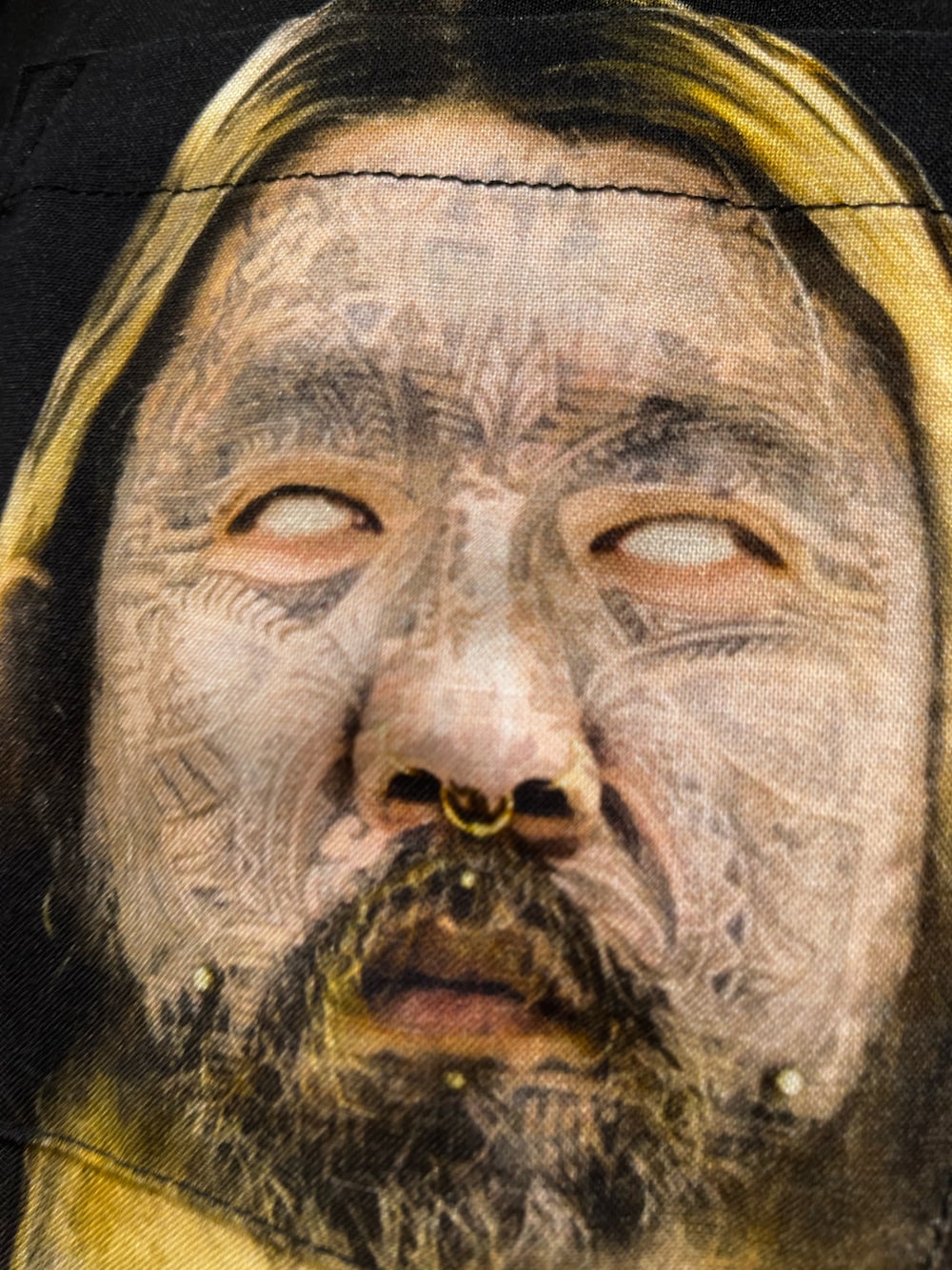 ブラック系のサンダルを着用したメンズの夏コーディネートの3枚目の写真