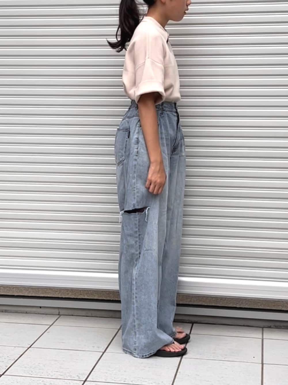 「ジュニア、休日スタイル、ラフ、ポロニット、デニムパンツ、ワイドパンツ、サンダル」｜「LOWRYS FARMのニットポロＳＳ　261362（ニット/セーター、ホワイト系）」を使った、yuuunaさん（キッズ・147cm）の夏コーディネートの2枚目の写真