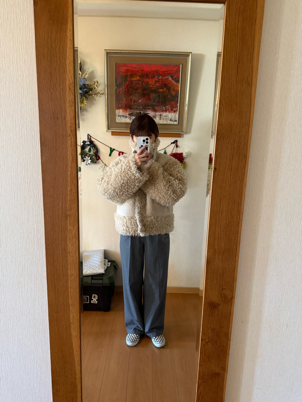 「冬コーデ、休日スタイル、大人かわいい、トレンド、COACH、ワイドテーパードパンツ、ナイキスニーカー、シャギーニット、カジュアルコーデ、Ungrid」｜「NIKEの＜NIKE＞ウィメンズ ZOOM VOMERO 5/スニーカー（スニーカー、シルバー系）」を使った、Mさん（レディース・160cm）の冬コーディネートの2枚目の写真