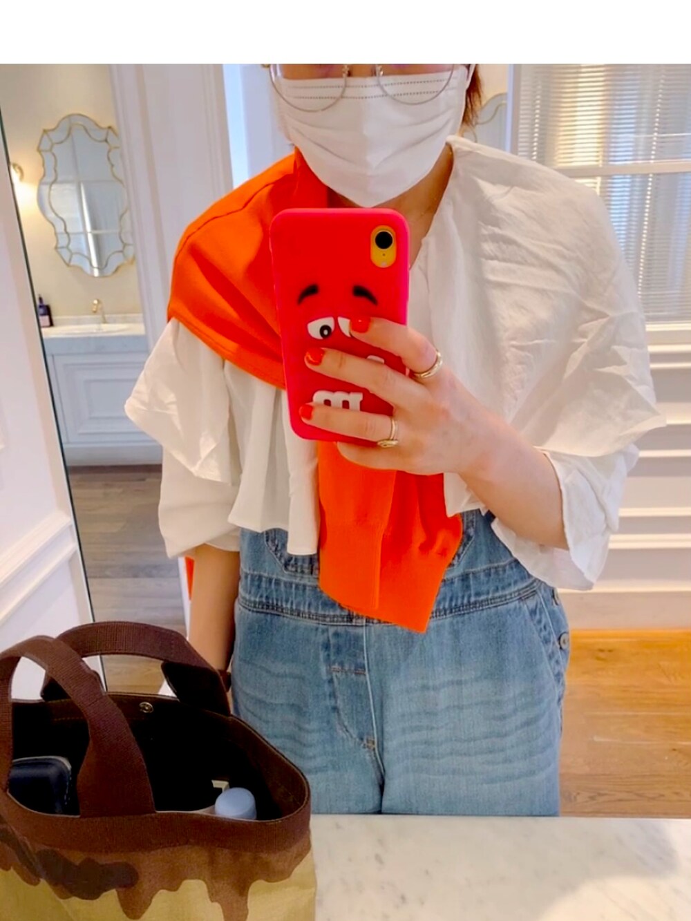 「オトナカジュアル、休日スタイル、カジュアル、ラクチンコーデ、オーバーオール、デニム、コンバース」|「SLOBE IENAのLE DENIM ルーズオーバーオール【洗濯機使用可能】◆(サロペット/オーバーオール、ブルー系)」を使った、ゆり☺︎さん(レディース・161cm)の春コーディネートの2枚目の写真