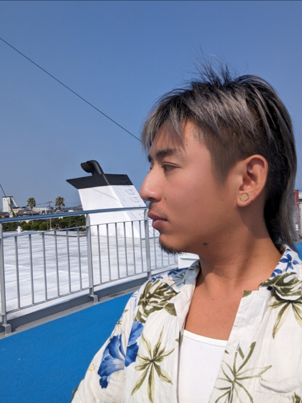「フェリー、かりゆしウェア」｜「Quiksilverのアイテム（水着/着物・浴衣、ホワイト系）」を使った、ミヤさん（メンズ・172cm）の秋コーディネートの3枚目の写真