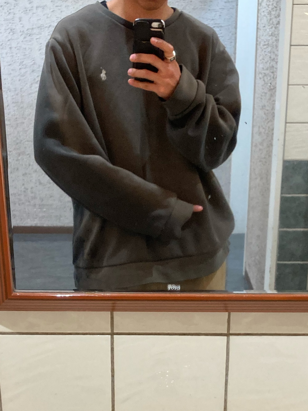 ブラック系のその他シューズを着用したメンズの冬コーディネートの2枚目の写真