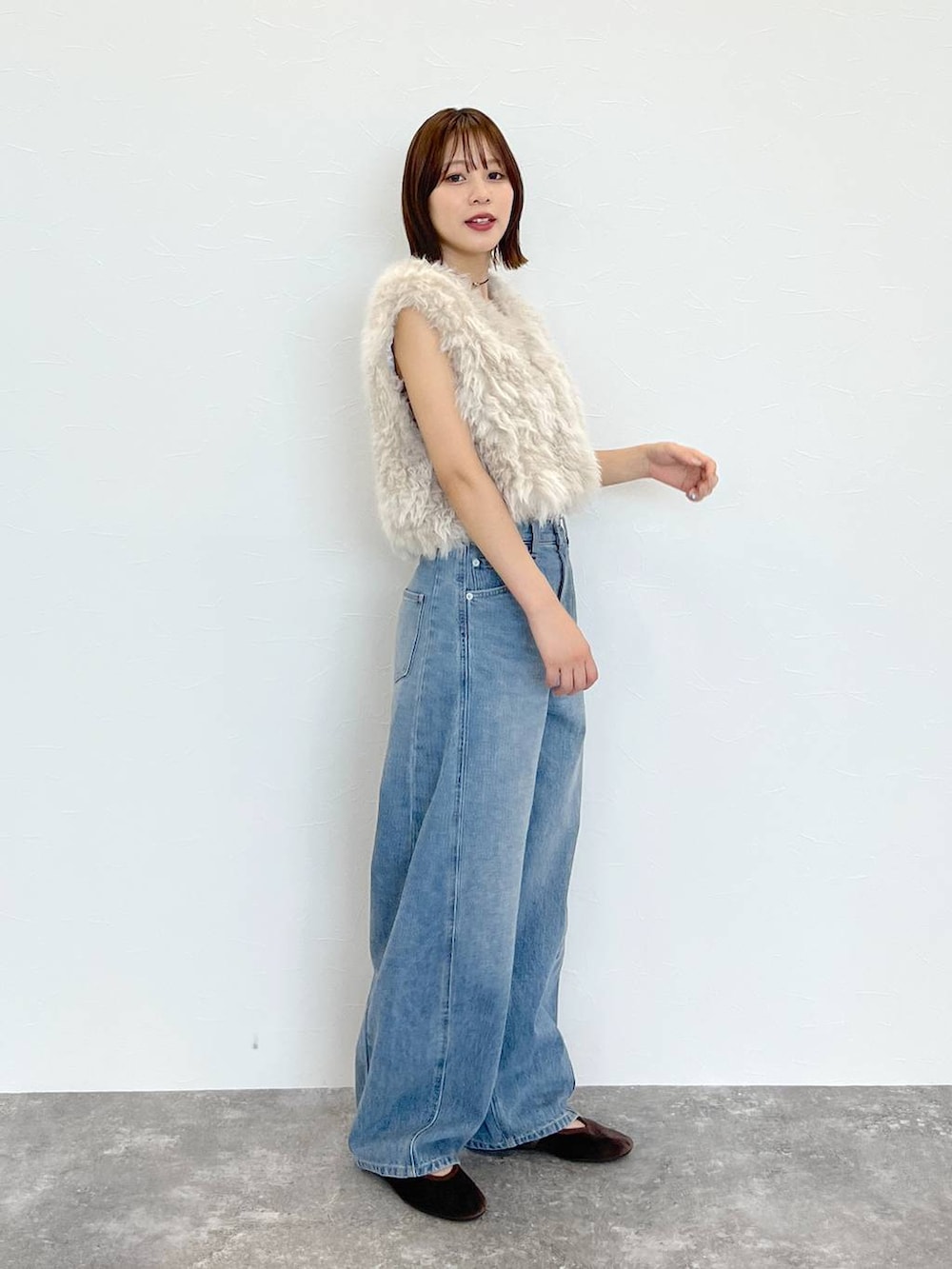「きれいめ、高見え、韓国系、デート/ロマンティック、女子会、SNAP_apart by lowrys、女子ウケ、モード、ナチュラル、apart by lowrys、着痩せ・細見え」｜「A part byのApbコクーンデニムパンツ（デニムパンツ、ブルー系）」を使った、kiiさん（レディース・157cm）の夏コーディネートの3枚目の写真