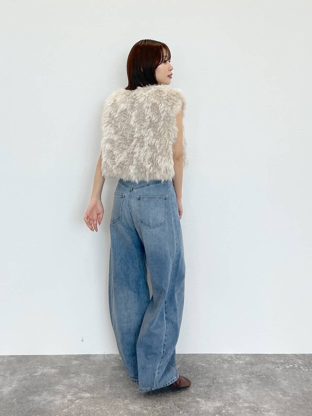「きれいめ、高見え、韓国系、デート/ロマンティック、女子会、SNAP_apart by lowrys、女子ウケ、モード、ナチュラル、apart by lowrys、着痩せ・細見え」｜「A part byのApbコクーンデニムパンツ（デニムパンツ、ブルー系）」を使った、kiiさん（レディース・157cm）の夏コーディネートの4枚目の写真