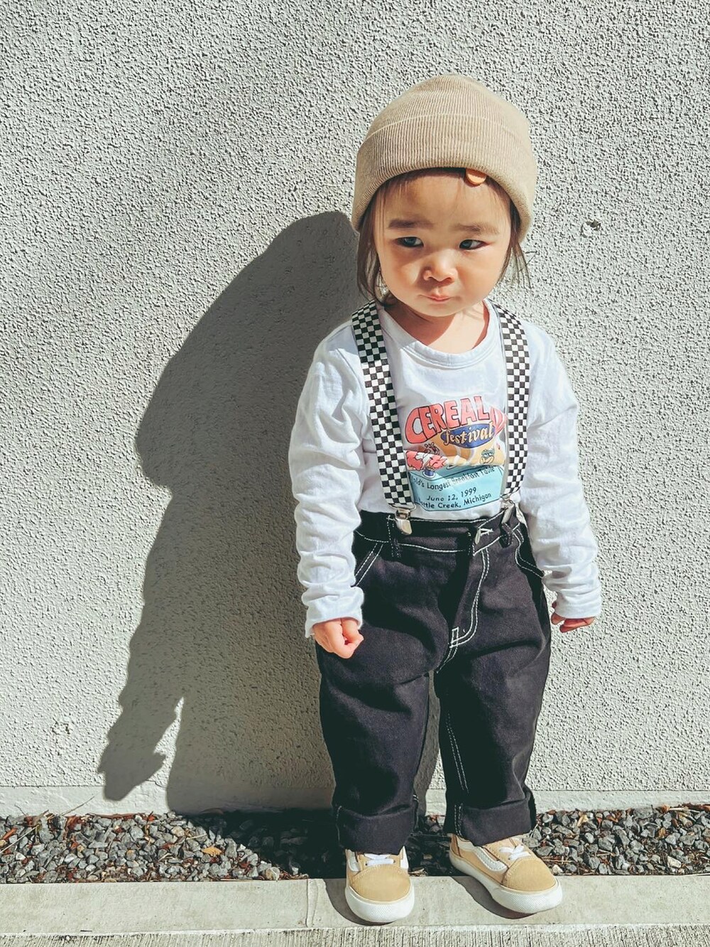 「1歳コーデ、女の子コーデ、おしゃれさんと繋がりたい、ボーイッシュな女の子、ベビーコーデ」｜「韓国子供服のアイテム（デニムパンツ、ブラック系）」を使った、Hinapiさん（キッズ・80cm）の春コーディネートの5枚目の写真