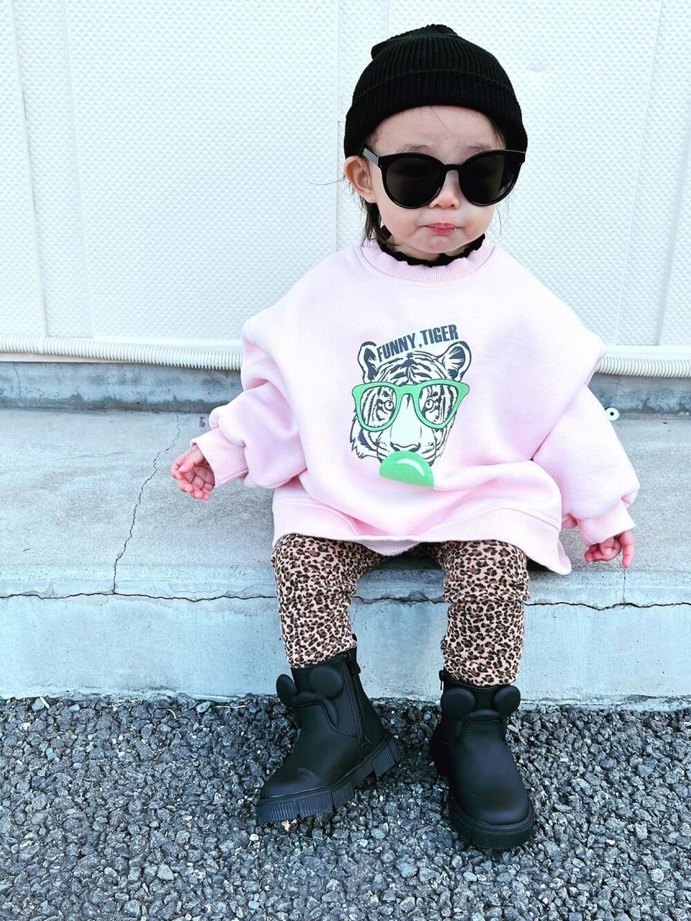 「キッズコーデ、女の子コーデ、ベビーコーデ、おしゃれさんと繋がりたい、韓国子供服、ボーイッシュな女の子、1歳コーデ」｜「ZARA KIDSのアイテム（ブーティ、ブラック系）」を使った、Hinapiさん（キッズ・80cm）の春コーディネートの2枚目の写真