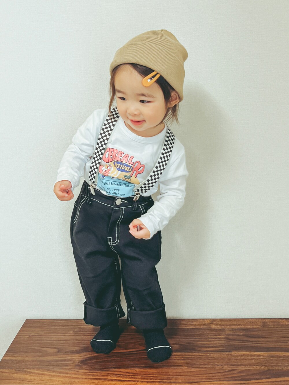 「1歳コーデ、女の子コーデ、おしゃれさんと繋がりたい、ボーイッシュな女の子、ベビーコーデ」｜「韓国子供服のアイテム（デニムパンツ、ブラック系）」を使った、Hinapiさん（キッズ・80cm）の春コーディネートの2枚目の写真