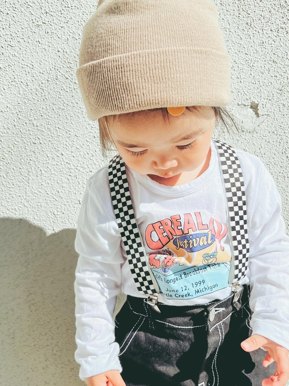 「1歳コーデ、女の子コーデ、おしゃれさんと繋がりたい、ボーイッシュな女の子、ベビーコーデ」｜「韓国子供服のアイテム（デニムパンツ、ブラック系）」を使った、Hinapiさん（キッズ・80cm）の春コーディネートの4枚目の写真
