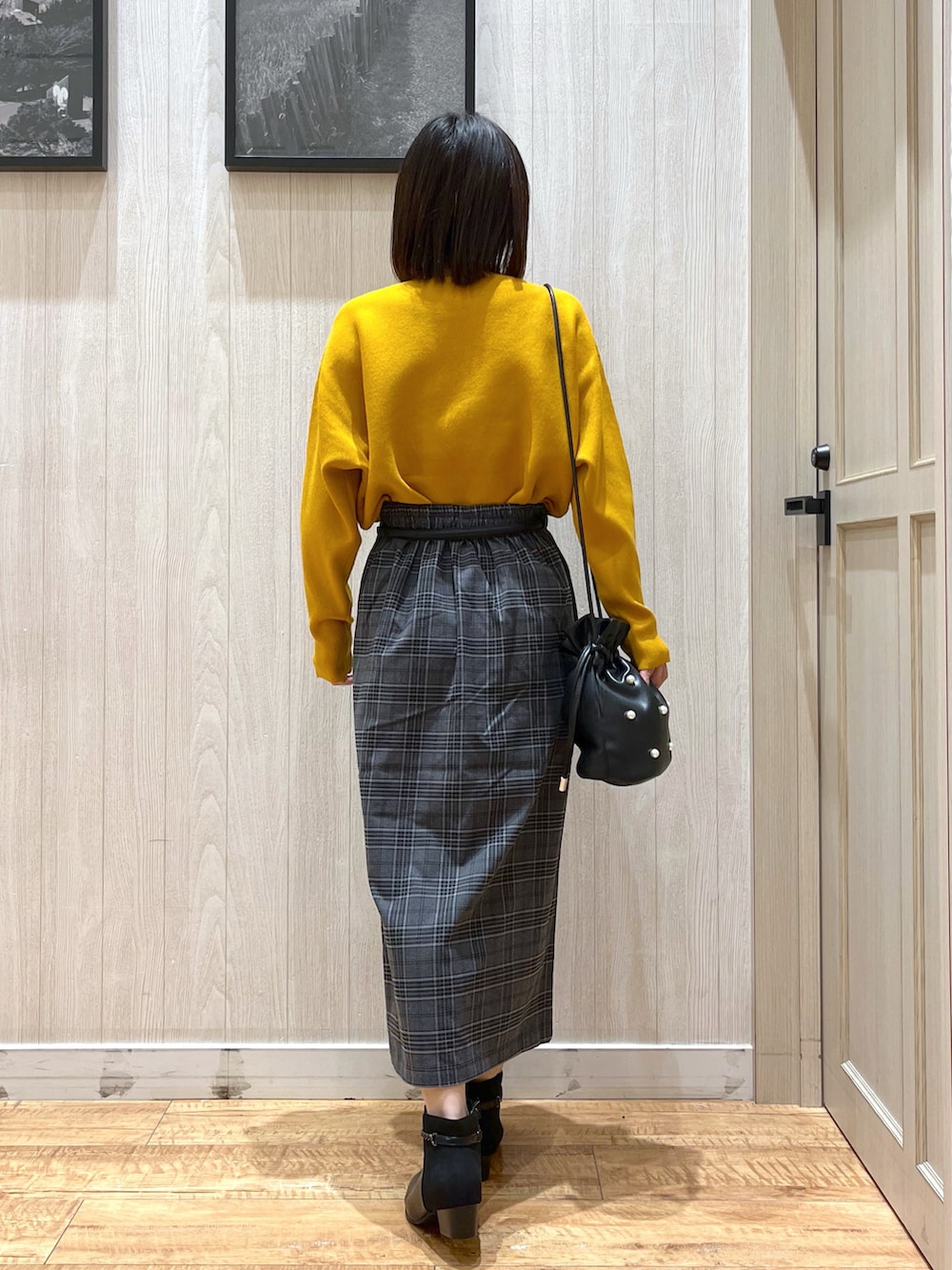 「スカート、シンプル、秋色、オトナカジュアル、ブーツスタイル、秋コーデ、ニットコーデ、ママファッション、ニット/セーター」｜「DRESKIPの【洗える/セットアップ可】女性らしさ際立つ　もちもちリブドルマンニット（ニット/セーター、イエロー系）」を使った、shirayuuuさん（レディース・155cm）の秋コーディネートの3枚目の写真