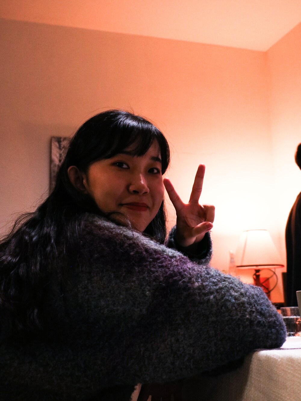 その他のニット/セーターを着用したレディースの冬コーディネートの2枚目の写真