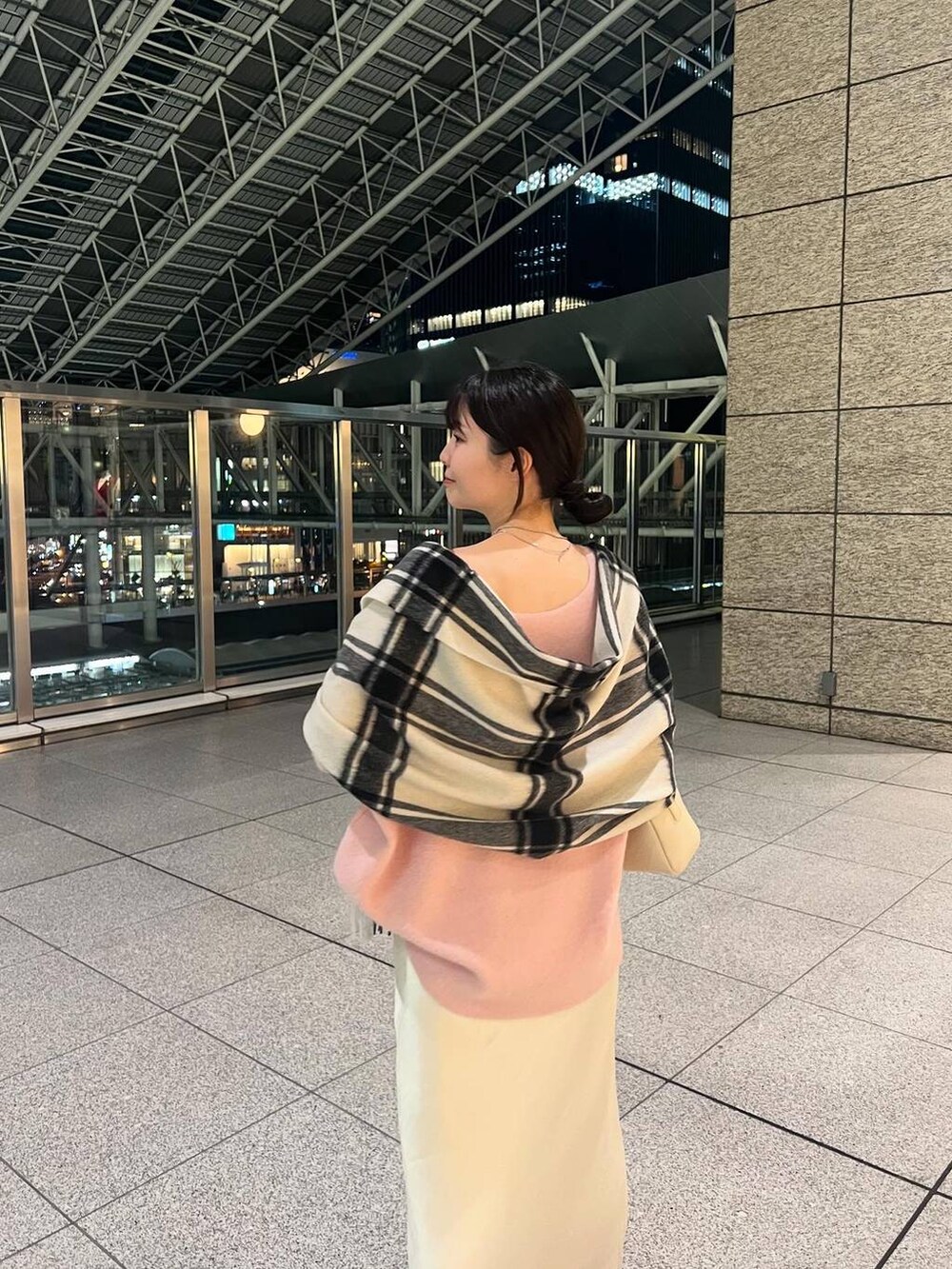 「カジュアル、フェミニン、きれいめ、SNAP_apart by lowrys、apart by lowrys」｜「A part byのブライトナロースカート（スカート、ホワイト系）」を使った、ゆいぴさん（レディース・156cm）の冬コーディネートの2枚目の写真
