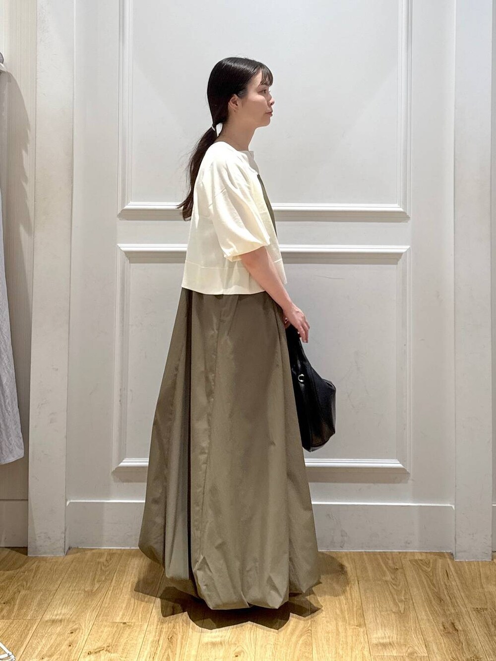 「きれいめ、SNAP_apart by lowrys、apart by lowrys、カジュアル、フェミニン」｜「A part byのワンショルカナグツキバッグ（ハンドバッグ、ブラック系）」を使った、ゆいぴさん（レディース・156cm）の夏コーディネートの4枚目の写真