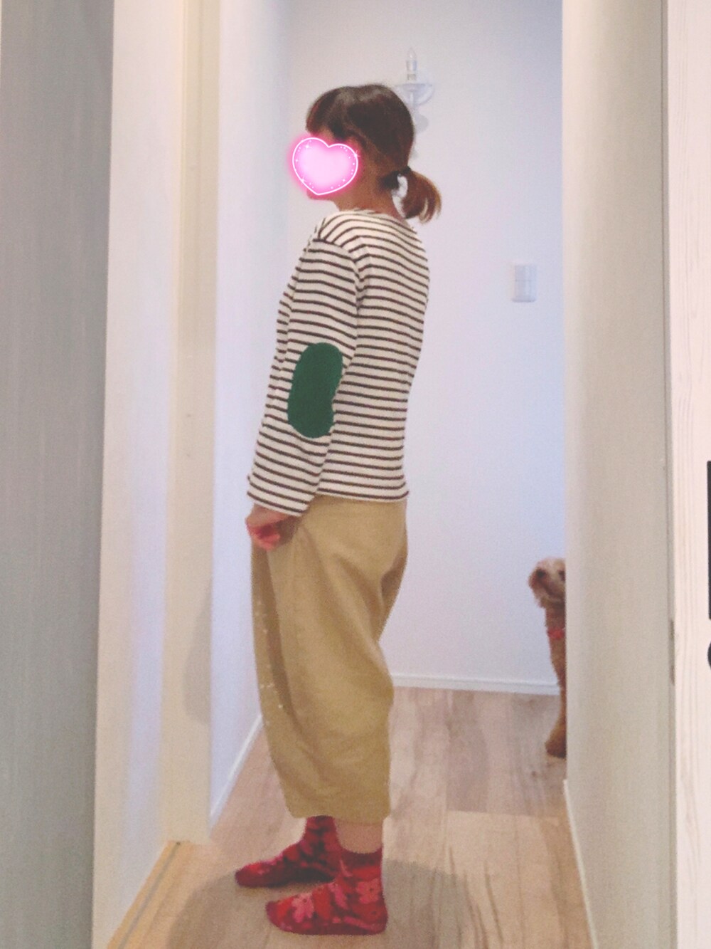 「カジュアル、秋コーデ、シンプル、おしゃれさんと繋がりたい、オトナ女子、パンツスタイル、ママコーデ、デニムジャケット、着回しコーデ、ボーダー、パンツコーデ、ラフコーデ」｜「Ne-netのS ほしくずペイントチノ（その他パンツ、ベージュ系）」を使った、まっきぃ〜さん（レディース・156cm）の秋コーディネートの3枚目の写真