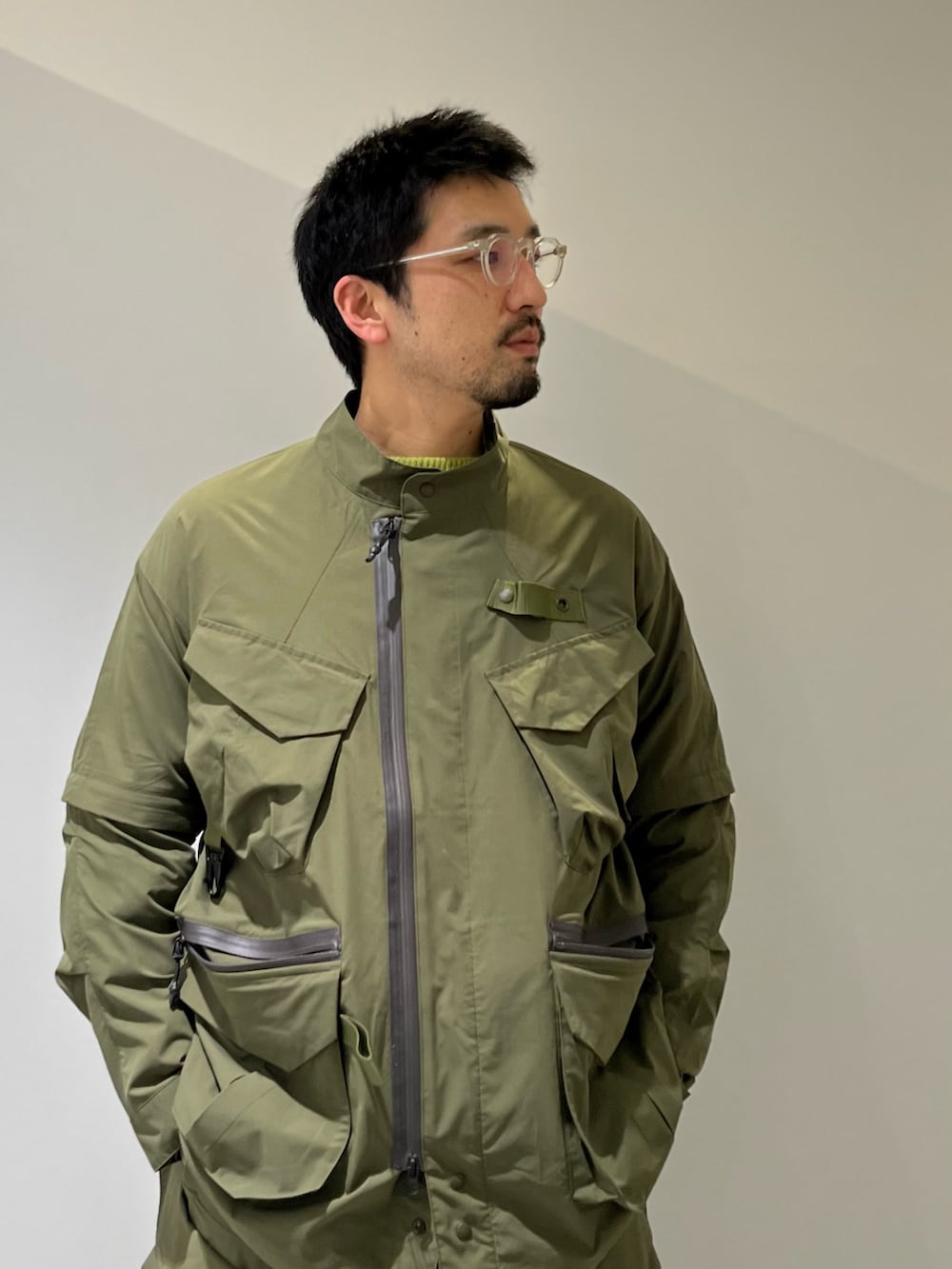 「春、春服デビュー宣言、セットアップ、スニーカー、白スニーカー、今日のコーデ、アウトドアスタイル、春服みてみて、30代コーデ、BEAVER」｜「MANASTASHのMANASTASH/マナスタッシュ/EXTRA MILE INFINITY JKT（ミリタリージャケット、グリーン系）」を使った、Funachangさん（メンズ・177cm）の春コーディネートの2枚目の写真