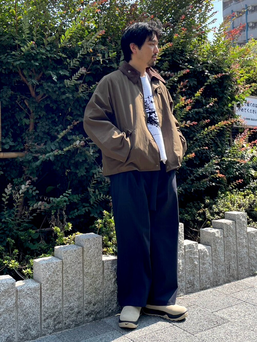 ブラック系のパンツ、その他のスウェット、その他のジャケット/アウターを着用したメンズの秋コーディネートの3枚目の写真