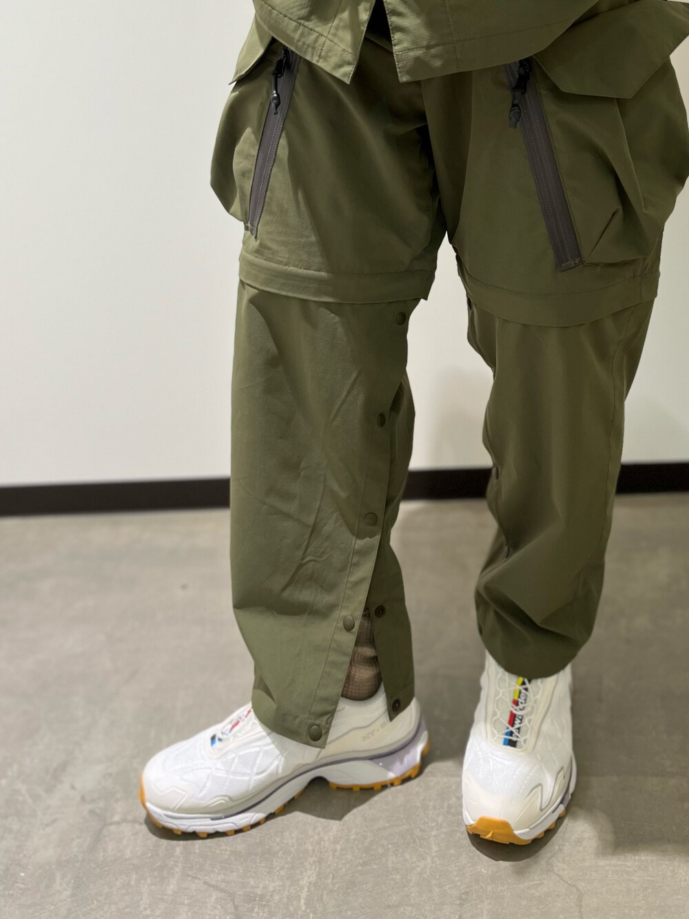 「春、春服デビュー宣言、セットアップ、スニーカー、白スニーカー、今日のコーデ、アウトドアスタイル、春服みてみて、30代コーデ、BEAVER」｜「MANASTASHのMANASTASH/マナスタッシュ/EXTRA MILE INFINITY JKT（ミリタリージャケット、グリーン系）」を使った、Funachangさん（メンズ・177cm）の春コーディネートの3枚目の写真