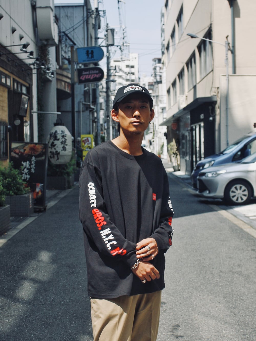 「真夏のアクティブスタイル、夏、シンプル、オトナカジュアル、メンズコーデ、黒Tシャツ、ブラック、おしゃれさんと繋がりたい、マンハッタンポーテージ、Manhattan Portage、キャップコーデ、SCHOTT」｜「schottのSchott/ショット/xManhattan Portage/マンハッタンポーテージ/6PANEL EMBROIDERY CAP/6パネル 刺繍キャップ（キャップ、ブラック系）」を使った、Renさん（メンズ・176cm）の夏コーディネートの3枚目の写真