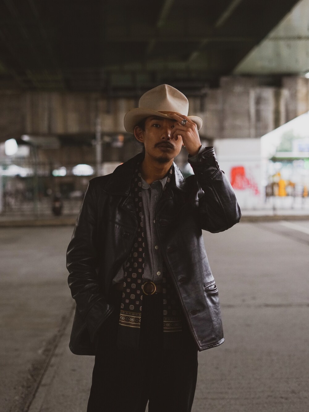 「今日のコーデ、オトナカジュアル、おしゃれさんと繋がりたい、秋服、レイヤードスタイル、スラックス、スラックスパンツ、ワークパンツ、レザー、アメカジコーデ、カーコート、ハットコーデ、SCHOTT」|「50s 3X OPENROADのアイテム(ハット、ベージュ系)」を使った、Renさん(メンズ・176cm)の秋コーディネートの5枚目の写真