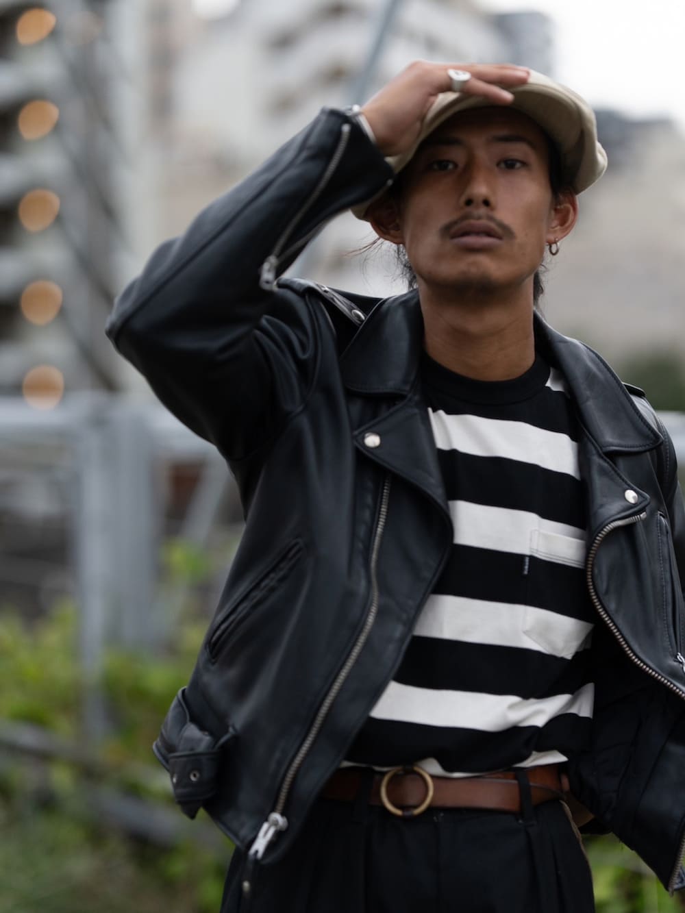 「秋ルック紹介するよ、シンプルスタイル、秋のコーデ、メンズコーデ、秋服コーデ、カジュアルコーデ、メンズファッション、ローファー、レザー、ジャケットスタイル、ボーダートップス、ブラック、SCHOTT、ライダースジャケット」｜「schottのSchott(ショット) 613UST ONESTAR TALL/ワンスター トール ライダース レザージャケット（ライダースジャケット、ブラック系）」を使った、Renさん（メンズ・176cm）の秋コーディネートの2枚目の写真