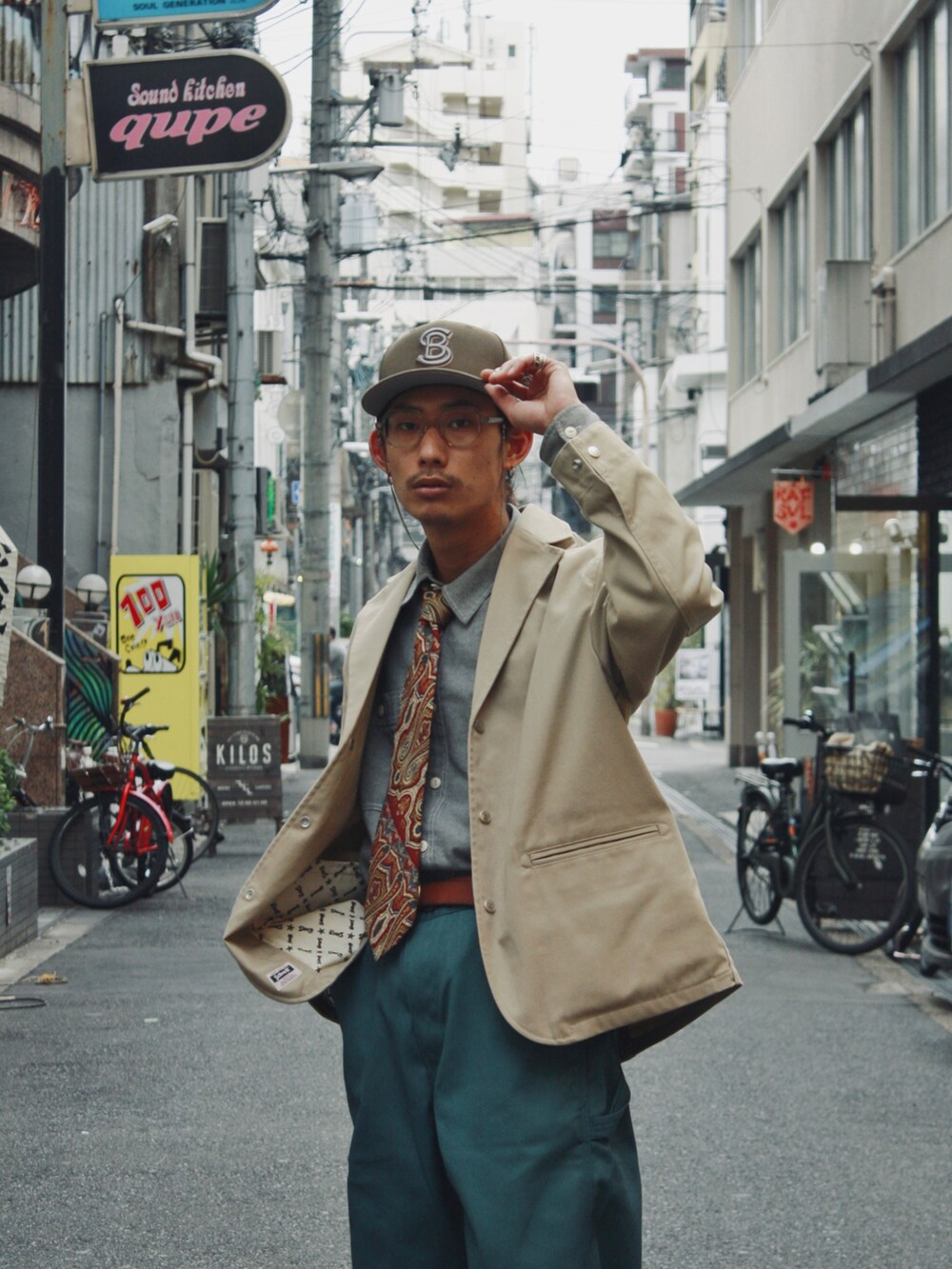 「春服みてみて、春コーデ、大人コーデ、オトナカジュアル、ニューエラ、NEWERA、キャップ、テーラードジャケット、シャツスタイル、タックイン、ペインターパンツ、ワークパンツ、編み上げブーツ、レースアップシューズ、SCHOTT」|「schottのSchott×NEWERA/ショット×ニューエラ/9FIFTY SNAP BACK CAP TYPE 'SB'/ SBキャップ(キャップ、ブラック系)」を使った、Renさん(メンズ・176cm)の春コーディネートの2枚目の写真