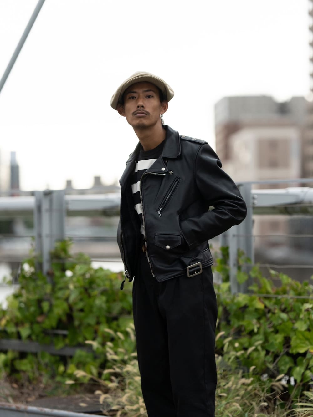 「秋ルック紹介するよ、シンプルスタイル、秋のコーデ、メンズコーデ、秋服コーデ、カジュアルコーデ、メンズファッション、ローファー、レザー、ジャケットスタイル、ボーダートップス、ブラック、SCHOTT、ライダースジャケット」｜「schottのSchott(ショット) 613UST ONESTAR TALL/ワンスター トール ライダース レザージャケット（ライダースジャケット、ブラック系）」を使った、Renさん（メンズ・176cm）の秋コーディネートの3枚目の写真
