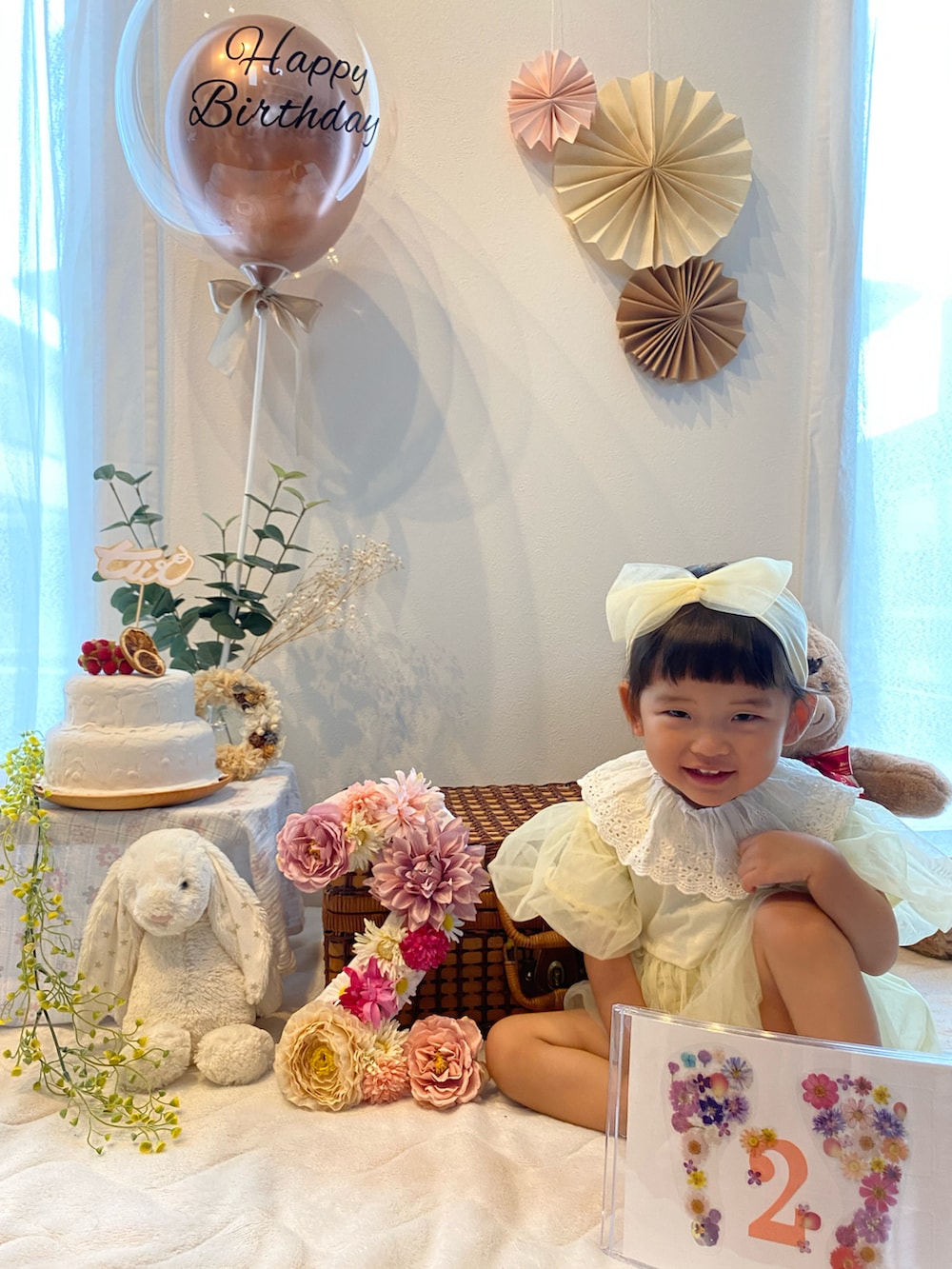 ホワイト系のドレス、パープル系のTシャツ/カットソー、ピンク系のその他を着用したキッズの夏コーディネートの2枚目の写真