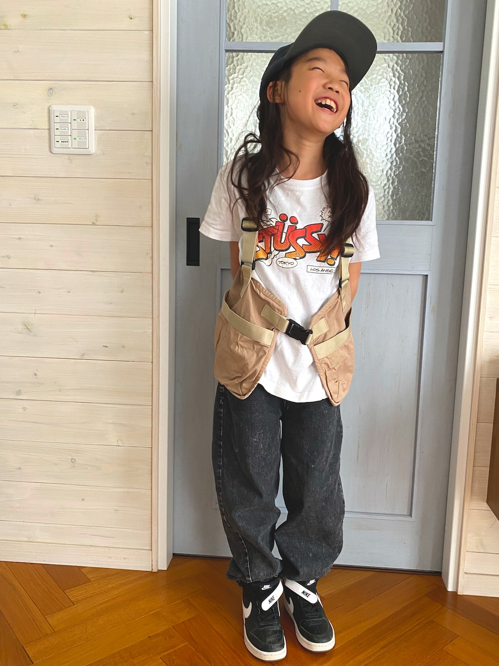 「夏コーデ、ベスト、stussy、パタゴニア、キャップ、ロン毛の男の子、ナイキ、スニーカー、古着MIX、古着、ハイジの村、山梨」｜「patagoniaのアイテム（キャップ、ブラック系）」を使った、komaさん（キッズ・130cm）の春コーディネートの2枚目の写真