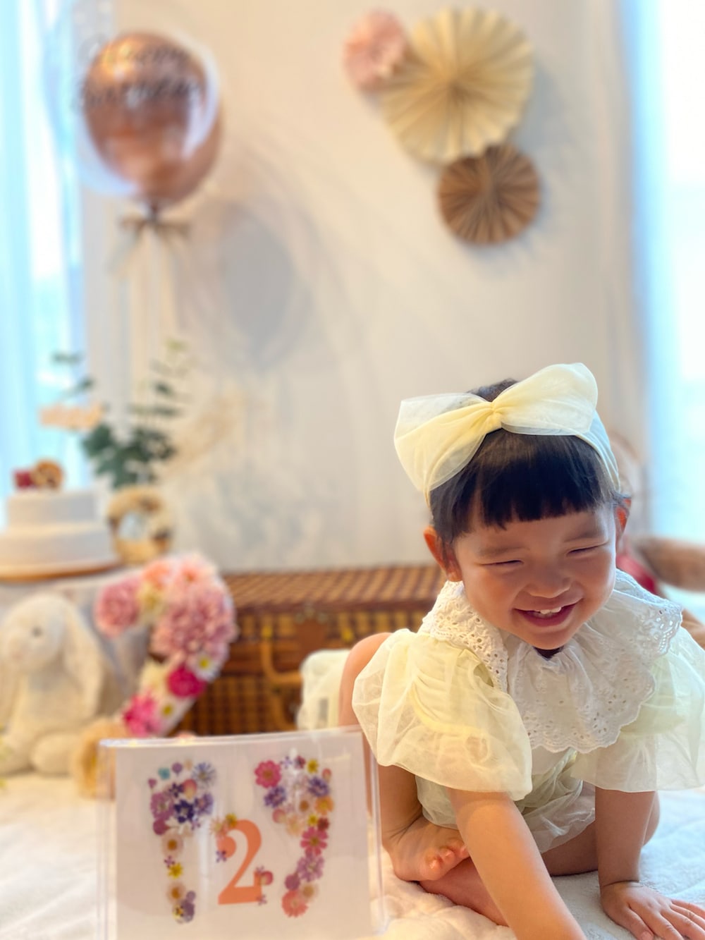 ホワイト系のドレス、パープル系のTシャツ/カットソー、ピンク系のその他を着用したキッズの夏コーディネートの4枚目の写真