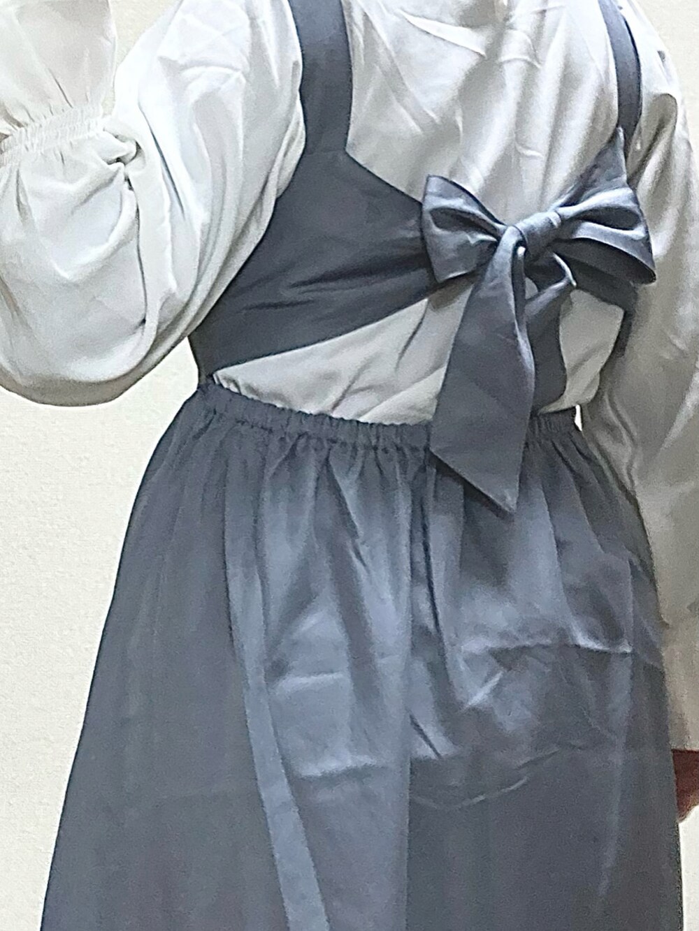 「秋冬コーデ、休日コーデ、休日スタイル、おでかけコーデ、シンプルコーデ、ガーリー、大人ガーリー、プチプラ、プチプラコーデ、ワンピース、キャンディスリーブ、パールネックレス、ootd、大学生、今日のコーデ」｜「GRLのアイテム（ワンピース、グレー系）」を使った、Yuyunさん（レディース・156cm）の冬コーディネートの2枚目の写真