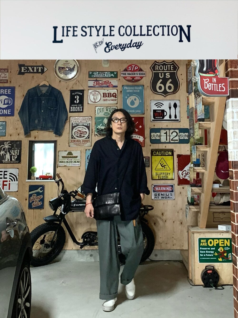 グリーン系のその他パンツ、ホワイト系のスニーカー、ブラック系のシャツ/ブラウスを着用したメンズの夏コーディネートの2枚目の写真