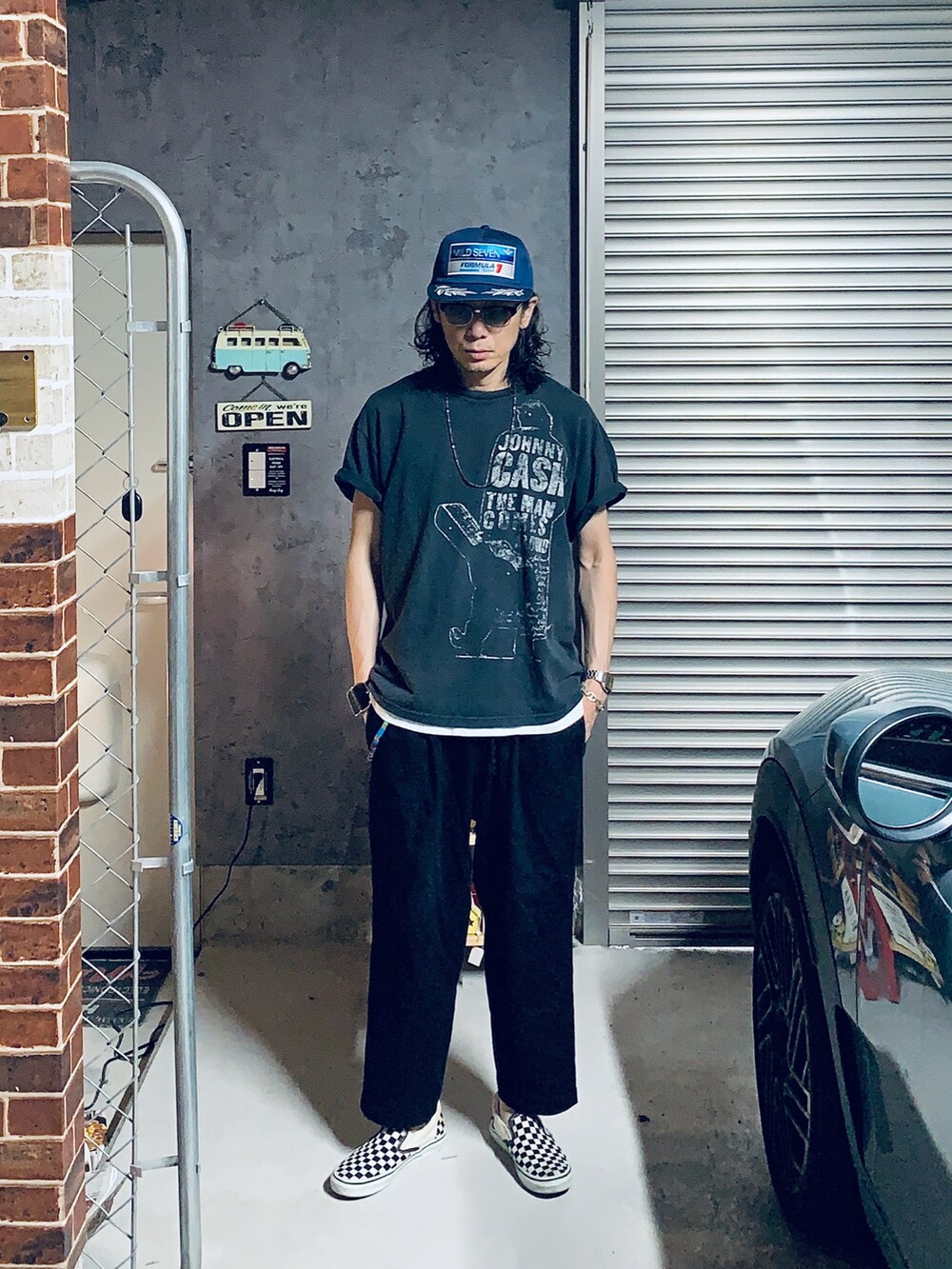 その他のスリッポンを着用したメンズの夏コーディネートの2枚目の写真