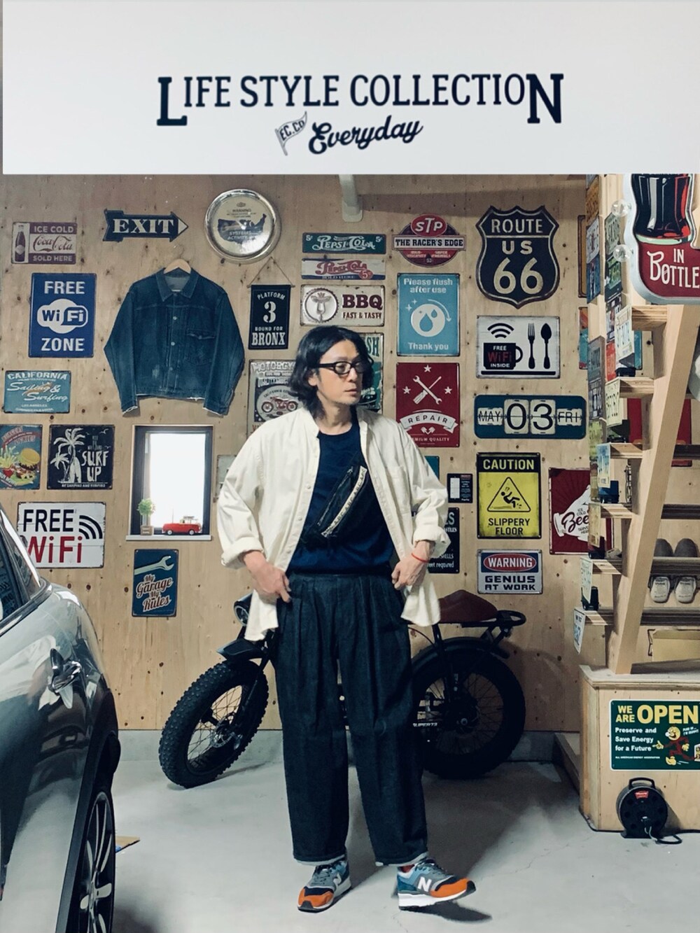 その他のスニーカー、ブラック系のデニムパンツ、ホワイト系のシャツ/ブラウスを着用したメンズの夏コーディネートの2枚目の写真