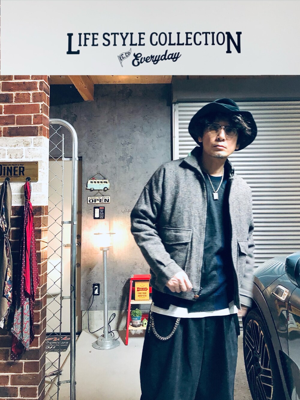 ブラック系のその他パンツ、グレー系のブルゾン、ブラック系のニット/セーターを着用したメンズの冬コーディネートの3枚目の写真