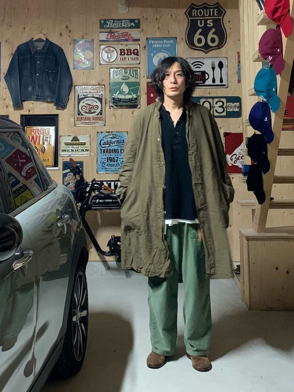 「アースカラー、春、春コーデ、カジュアル、カジュアルコーデ、グリーン、カーキ、革靴、スリッポン、ブラウン、レイヤードスタイル、ミリタリー、コート、春アウター、古着MIX」｜「WAIPER.incの 1930年代から40年代にかけてフランスのミリタリーやワークでよく見られたワークコートを復刻した一着。  リネン独特のやわらかな肌さわり、着心地の軽さ、風通しのよさは幅広いシーズンで活躍すること間違い無し◎（その他アウター、ブラウン系）」を使った、h.s.k.さん（メンズ・176cm）の春コーディネートの2枚目の写真