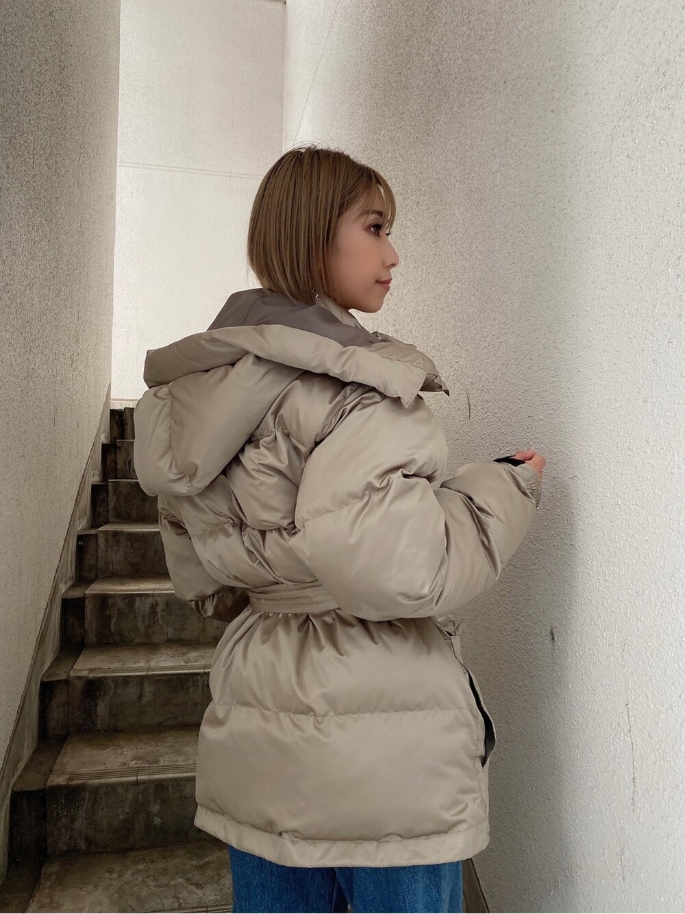 ブラック系のMA-1を着用したレディースの冬コーディネートの3枚目の写真