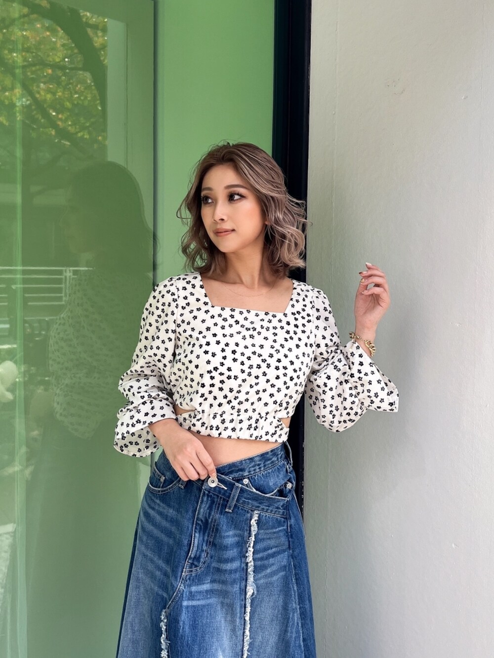 その他のシャツ/ブラウスを着用したレディースの春コーディネートの4枚目の写真