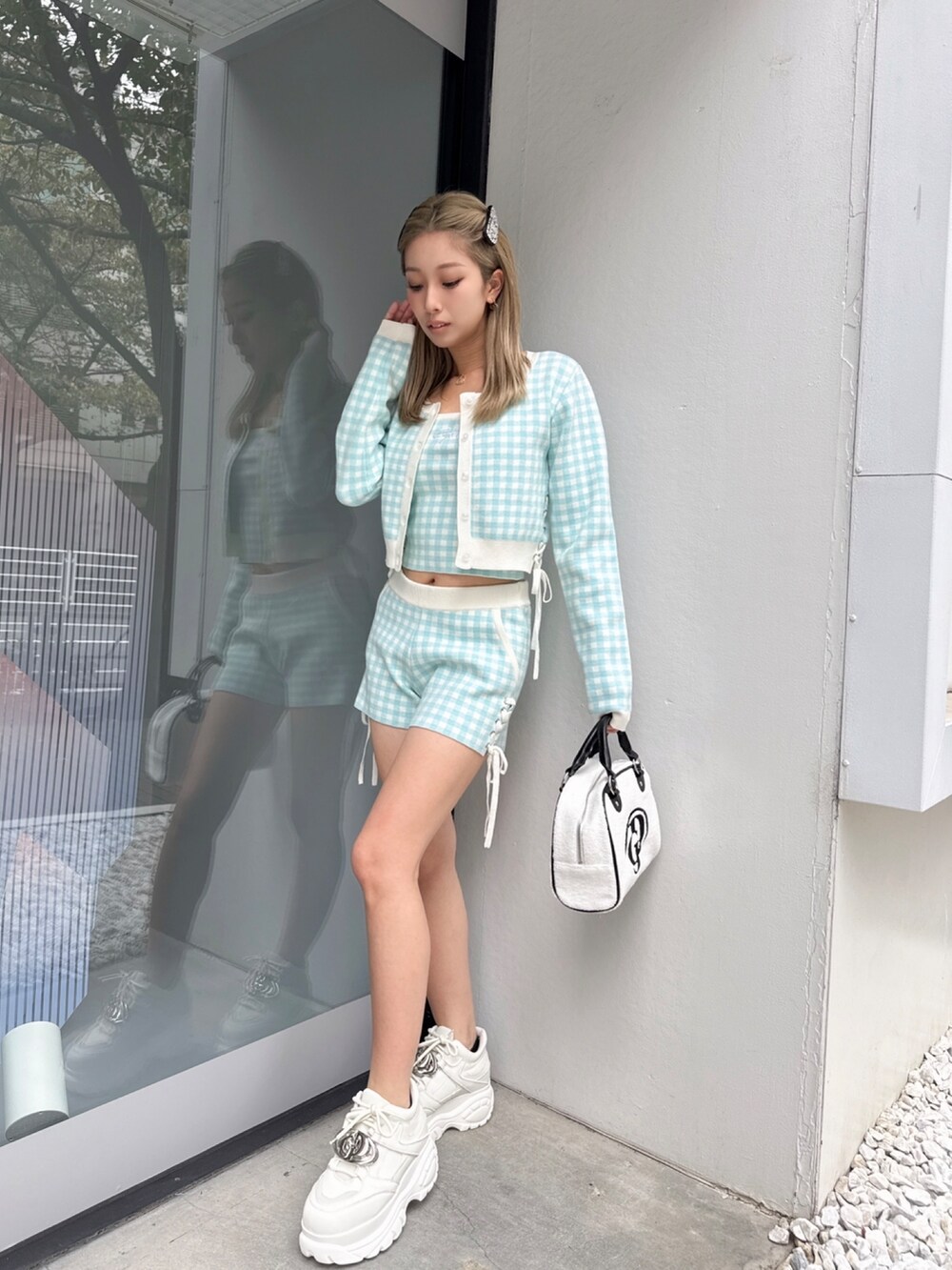 その他のニット/セーター、その他のその他パンツを着用したレディースの春コーディネートの2枚目の写真