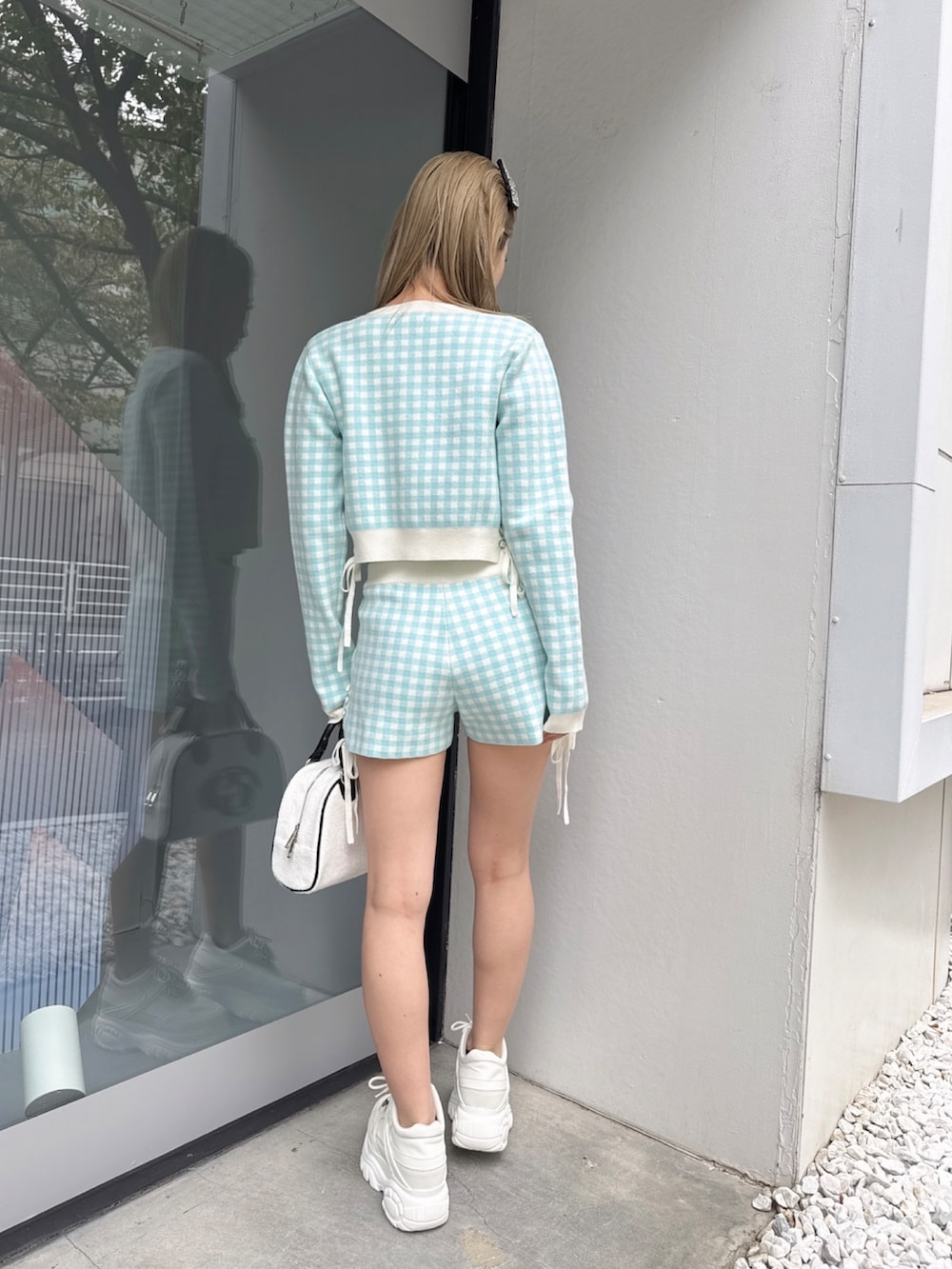 その他のニット/セーター、その他のその他パンツを着用したレディースの春コーディネートの3枚目の写真