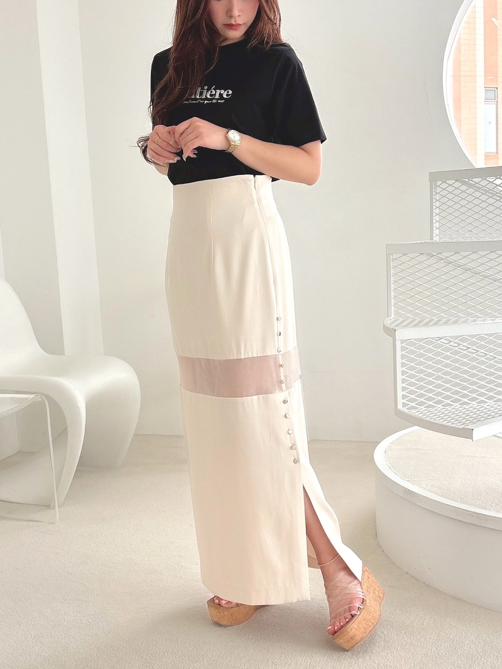 「MERCURYDUOのパネルシアー切替ナロースカート（スカート、ピンク系）」を使った、mikaさん（レディース・155cm）の春コーディネートの4枚目の写真
