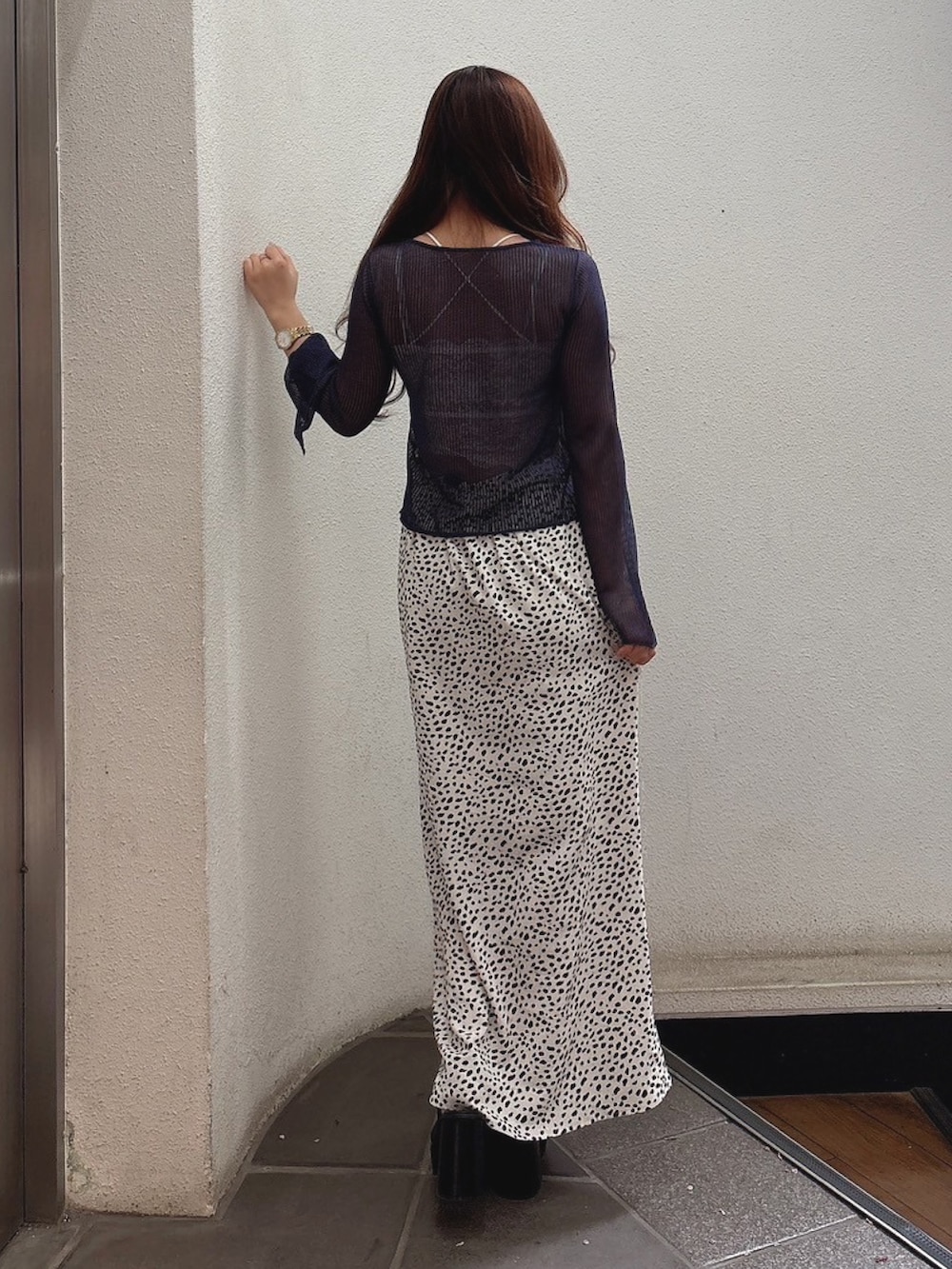 「MERCURYDUOのアシメタックナロースカート（スカート、ホワイト系）」を使った、mikaさん（レディース・155cm）の春コーディネートの5枚目の写真