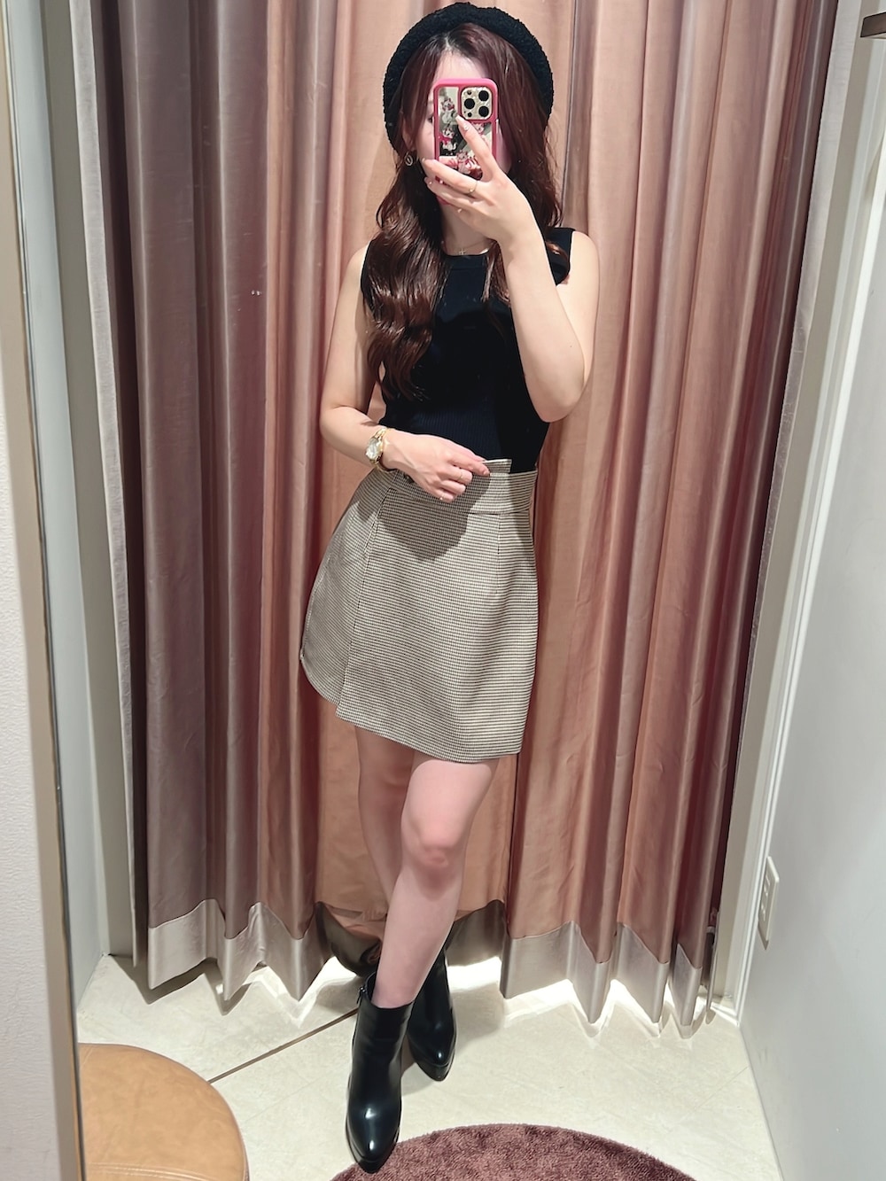 「RESEXXYのバンピーデザインベレー帽（ハンチング/ベレー帽、ブラック系）」を使った、mikaさん（レディース・155cm）の秋コーディネートの2枚目の写真