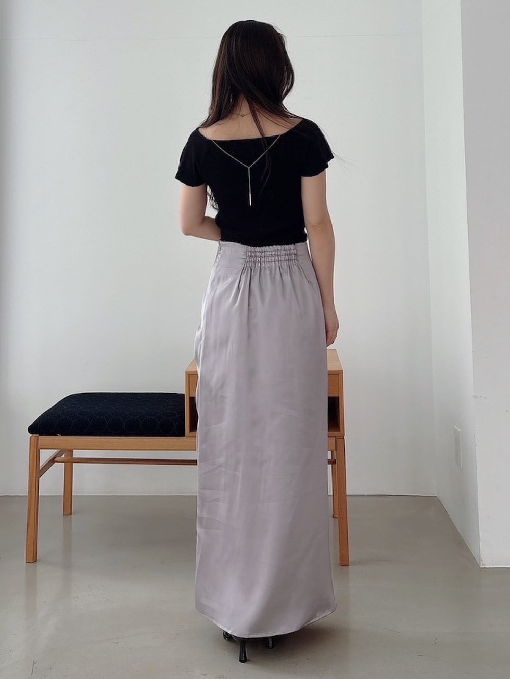 「MERCURYDUOのチェーン付きオフショルニット（ニット/セーター、ブラック系）」を使った、mikaさん（レディース・155cm）の夏コーディネートの6枚目の写真